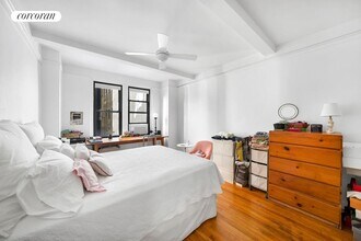 210 E 68th St in New York, NY - Foto de edificio - Building Photo