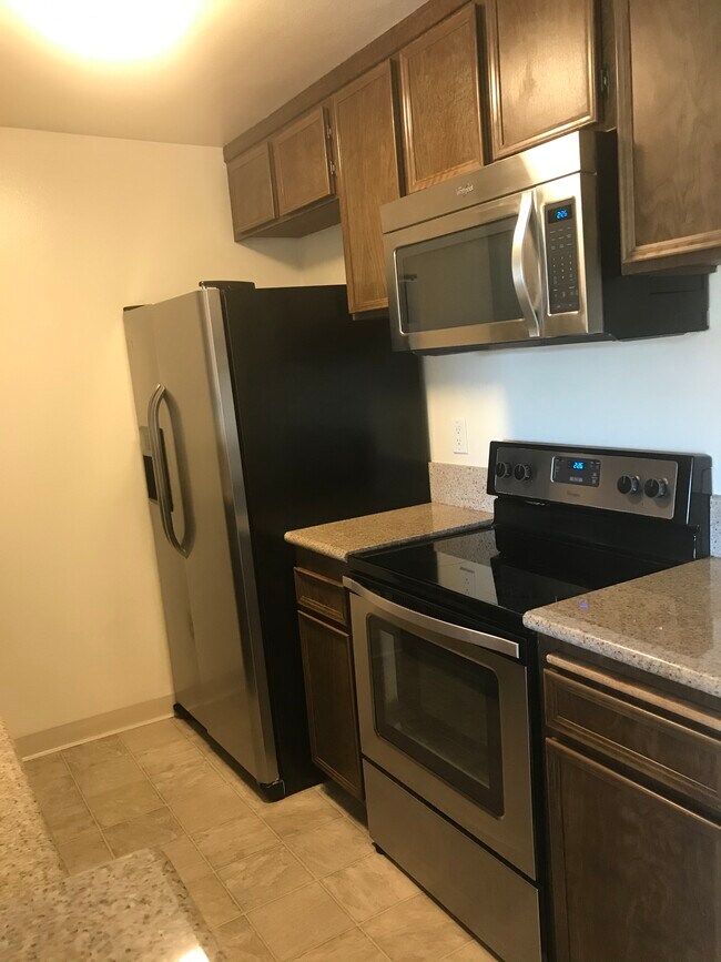 6151 Rancho Mission Rd, Unit #209 in San Diego, CA - Foto de edificio - Building Photo