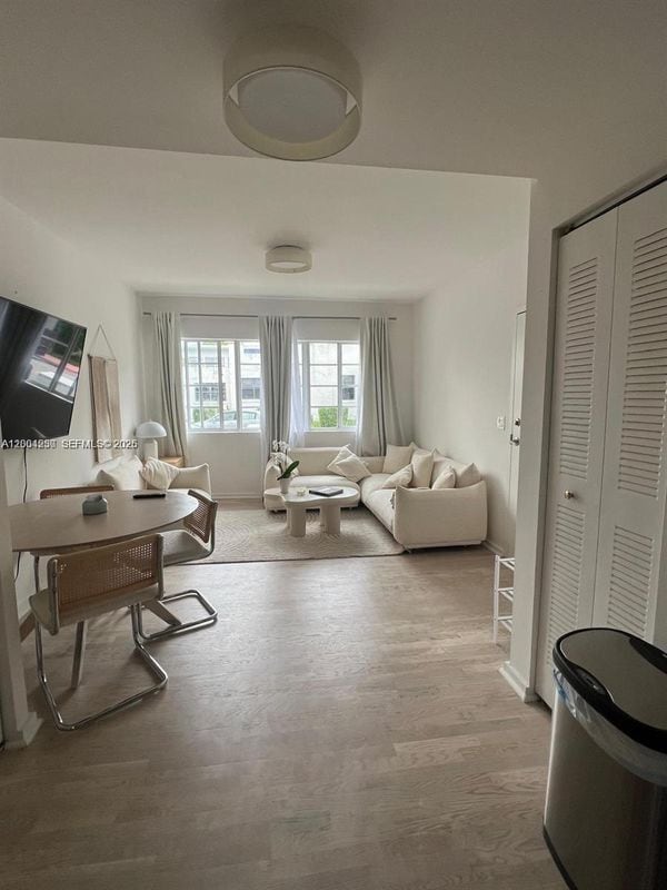 810 7th St in Miami Beach, FL - Foto de edificio - Building Photo