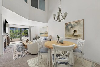 3525 Lebon Dr, Unit 304 in San Diego, CA - Building Photo - Building Photo