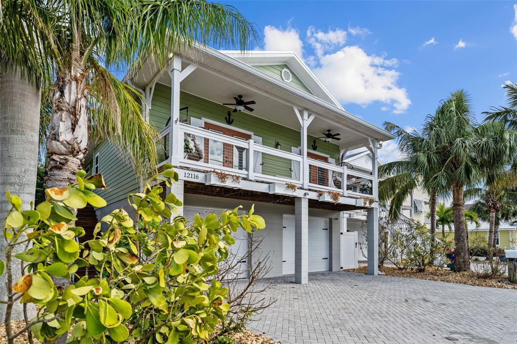 12116 Lagoon Ln in Treasure Island, FL - Building Photo