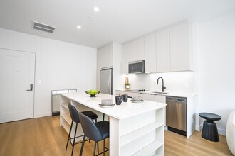 1270 Sherbrooke Rue E in Montréal, QC - Building Photo - Building Photo