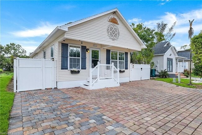 property at 286 Leawood Cir