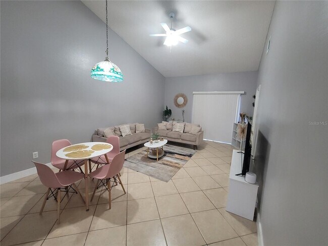 2333 Water View Loop in Kissimmee, FL - Building Photo - Building Photo