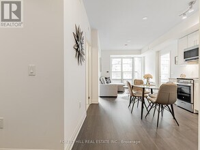 700 Sheppard Ave W in Toronto, ON - Building Photo - Building Photo