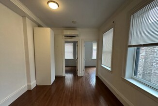 28 Myrtle St, Unit Myrtle St #2 in Boston, MA - Building Photo - Building Photo