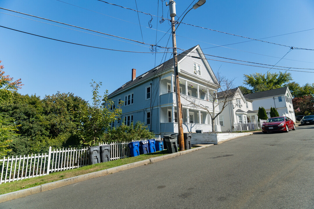 122 Warren Ave, Unit 2 in Chelsea, MA - Foto de edificio