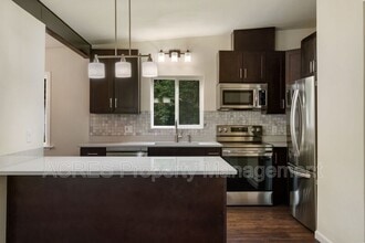 12126 SE 160th St in Renton, WA - Foto de edificio - Building Photo