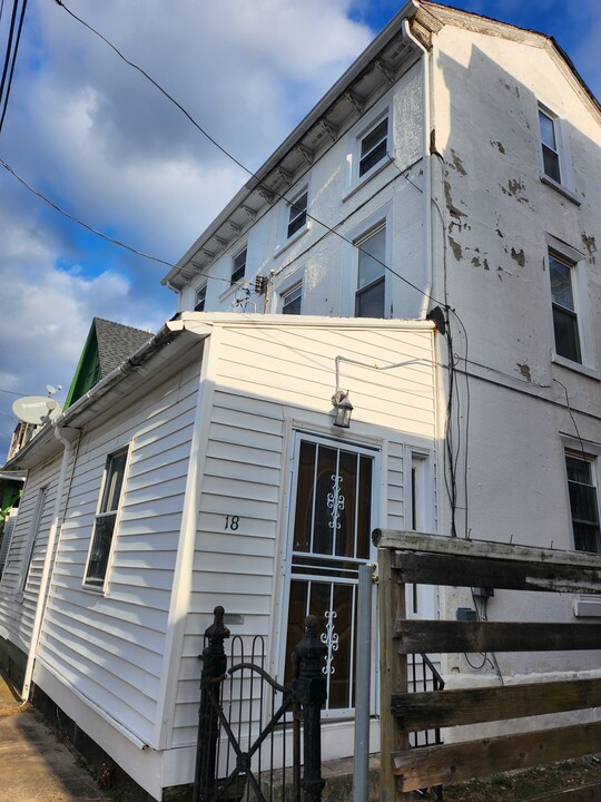 18 E Meehan Ave in Philadelphia, PA - Building Photo