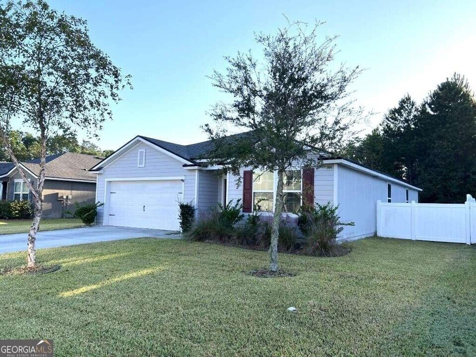 306 Cedar Breeze Dr in Kingsland, GA - Building Photo