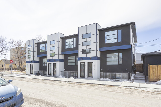1004 17 Av NW in Calgary, AB - Building Photo - Building Photo