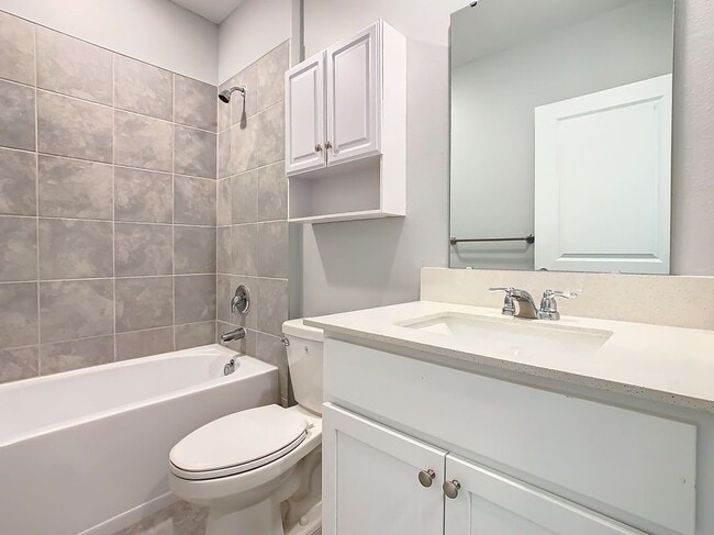 1033 Holden Wy in Eagle Lake, FL - Building Photo - Building Photo