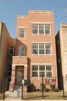 2927 W Fulton St Apartments