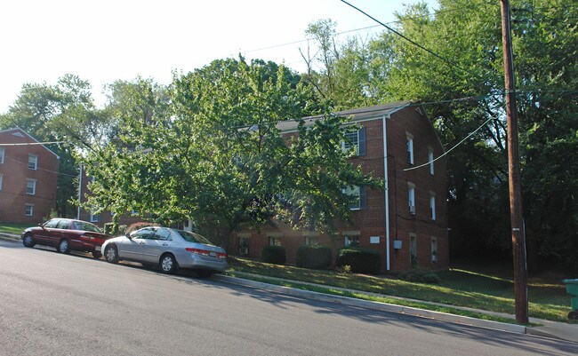 5712 10th Rd N in Arlington, VA - Foto de edificio - Building Photo