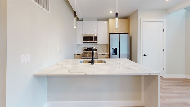 198 Green St, Unit 509 in Boston, MA - Building Photo - Building Photo