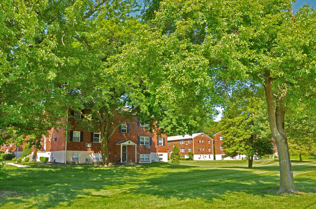 Springwood Apartments in Springfield, PA - Building Photo