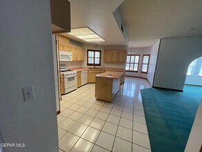 6851 Rock Canyon Dr in El Paso, TX - Building Photo - Building Photo