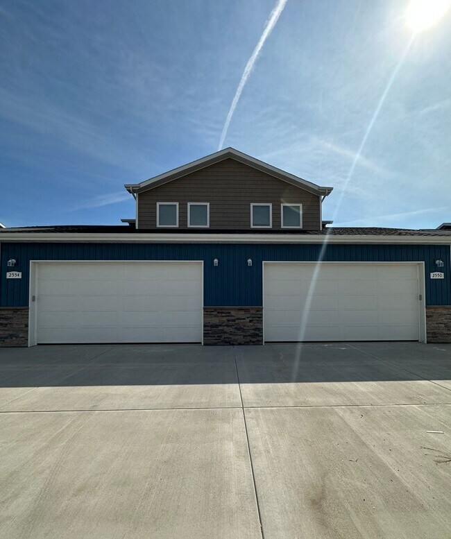 2554-2550 Granite Dr NW in Minot, ND - Building Photo - Building Photo