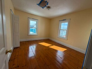 195 Ludlam St-Unit -2 in Lowell, MA - Building Photo - Building Photo