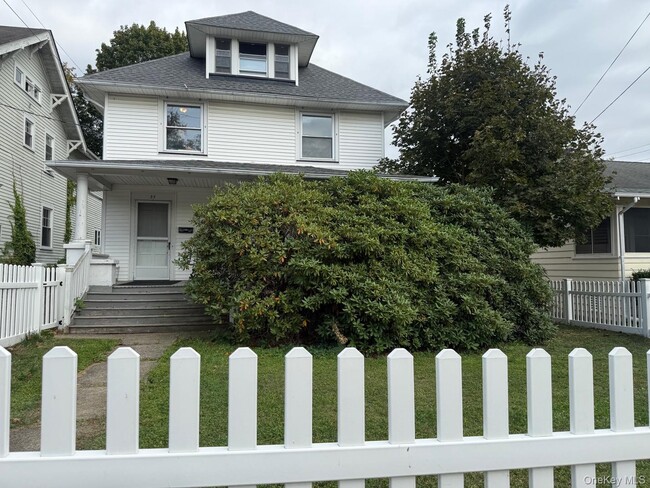 37 Watkins Ave in Middletown, NY - Building Photo - Building Photo
