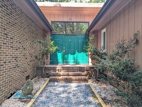 111 Virginia Dr in Chapel Hill, NC - Building Photo - Building Photo