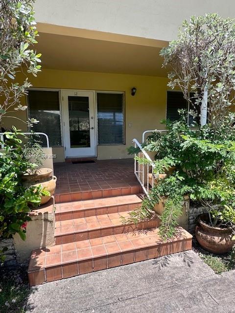 30-30 Park Dr in Bal Harbour, FL - Building Photo