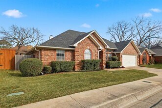 1401 Danielle Dr in Bedford, TX - Building Photo - Building Photo