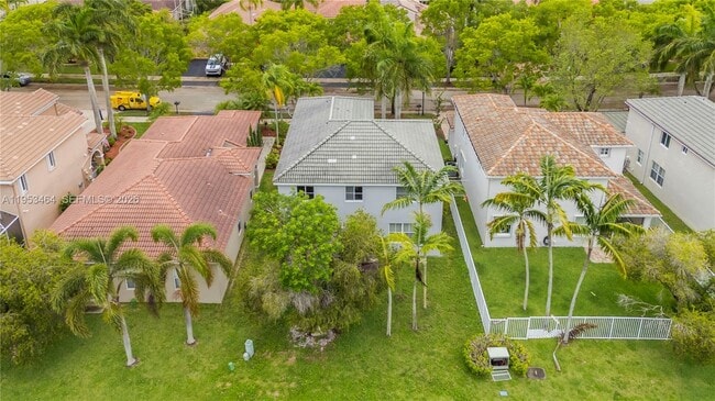 1042 Bluewood Terrace in Weston, FL - Building Photo - Building Photo