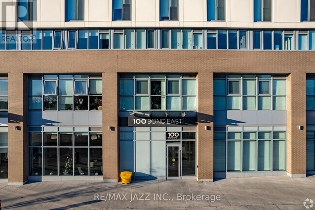100 Bond St E in Oshawa, ON - Building Photo - Building Photo