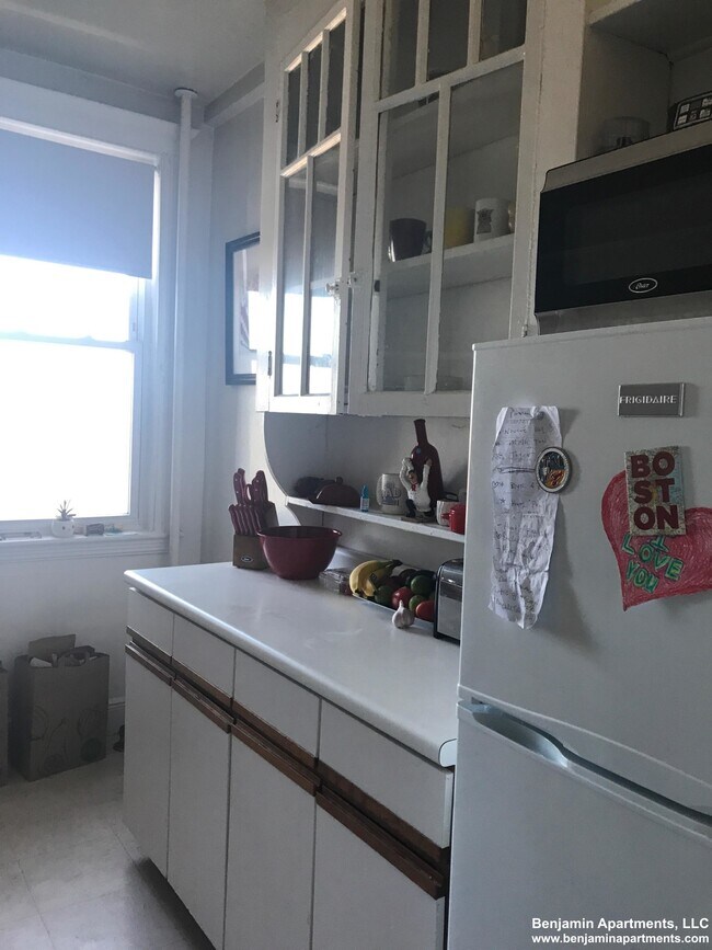 1622 Commonwealth Ave, Unit 8 in Boston, MA - Building Photo - Building Photo