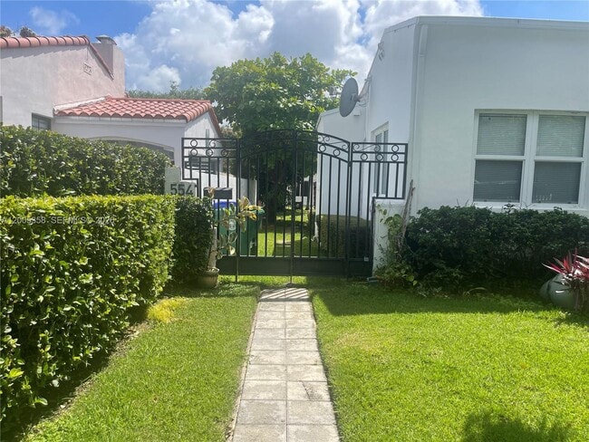 554 NE 74th St in Miami, FL - Building Photo - Building Photo