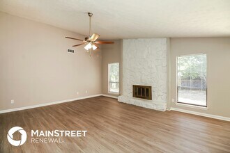 8178 Winewood Way in Riverdale, GA - Foto de edificio - Building Photo