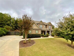 5452 Oak Crest Ln in Buford, GA - Building Photo - Building Photo