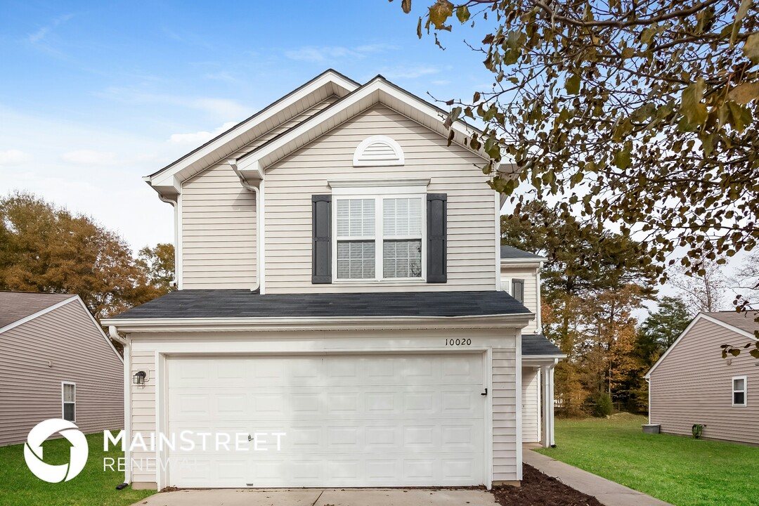 10020 Green Hedge Ave in Charlotte, NC - Foto de edificio