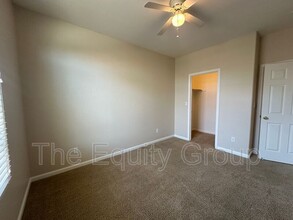 4911 W Elkhorn Ave in Visalia, CA - Foto de edificio - Building Photo