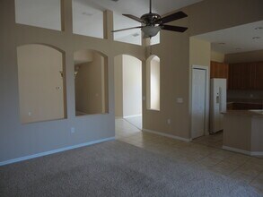 5917 Wedgefield Dr in Zephyrhills, FL - Foto de edificio - Building Photo