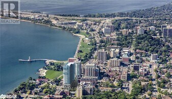 370 Martha St in Burlington, ON - Building Photo