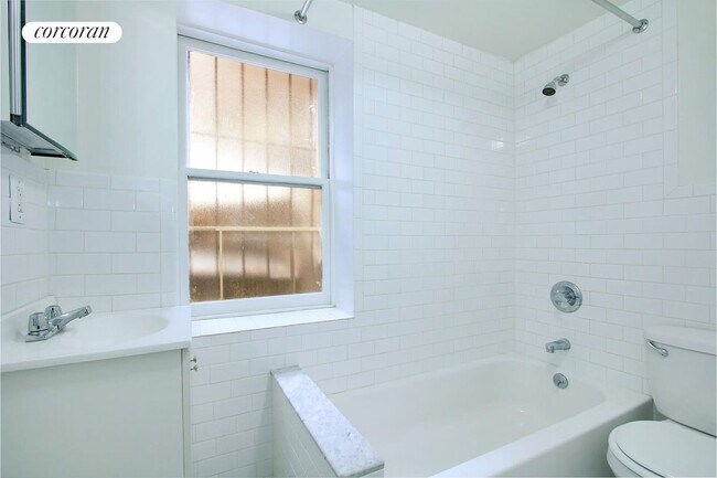 5 Minetta St in New York, NY - Building Photo - Building Photo