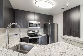 Villa Veneto at Palm Valley in San Jose, CA - Foto de edificio - Building Photo