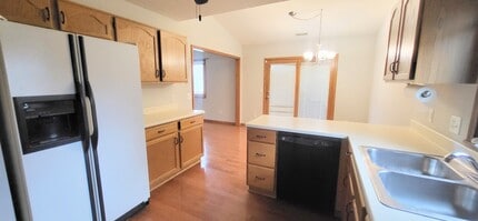 9205 Whispering Woods Dr in Fort Wayne, IN - Building Photo - Building Photo