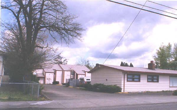 11875 SW Allen Blvd in Beaverton, OR - Building Photo