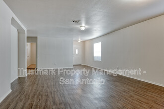 124 Pointe Loop in Cibolo, TX - Building Photo - Building Photo