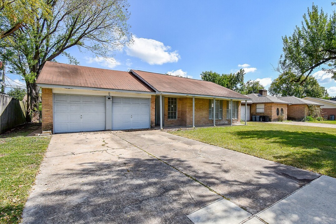 810 Dell Dale St in Channelview, TX - Building Photo
