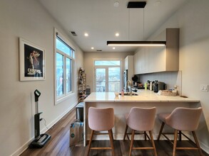 1348 W Roscoe St in Chicago, IL - Building Photo - Building Photo