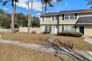 832 Tibet Ave in Savannah, GA - Building Photo