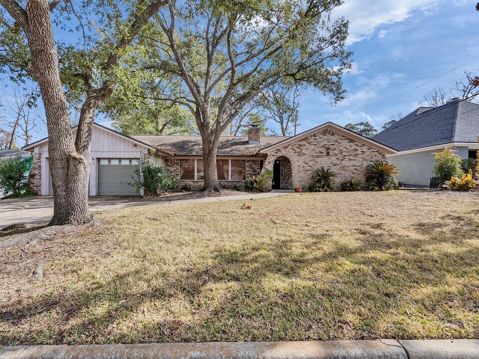 8 Shadowood St in Conroe, TX - Building Photo