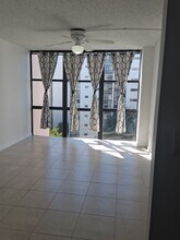 17021 N Bay Rd, Unit 767 in Sunny Isles Beach, FL - Building Photo - Building Photo