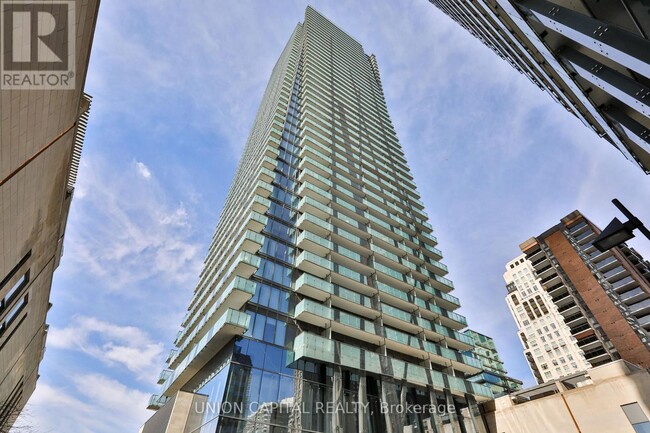 65-1465 St Mary St