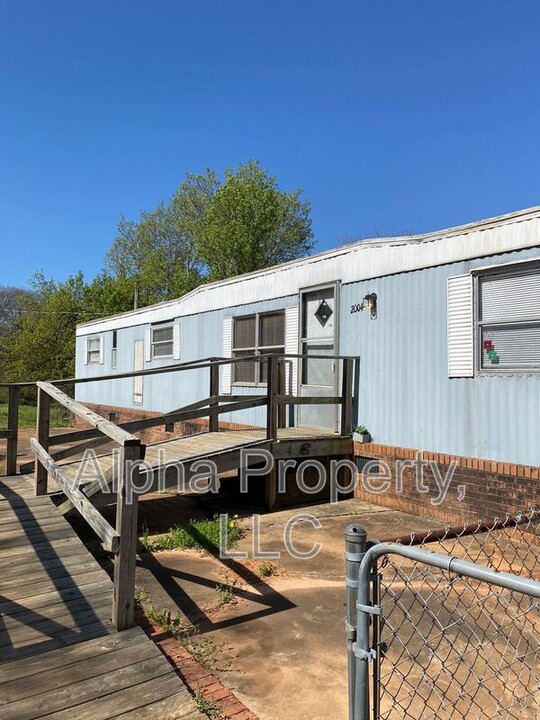 2004 Old Pendleton Rd in Easley, SC - Building Photo