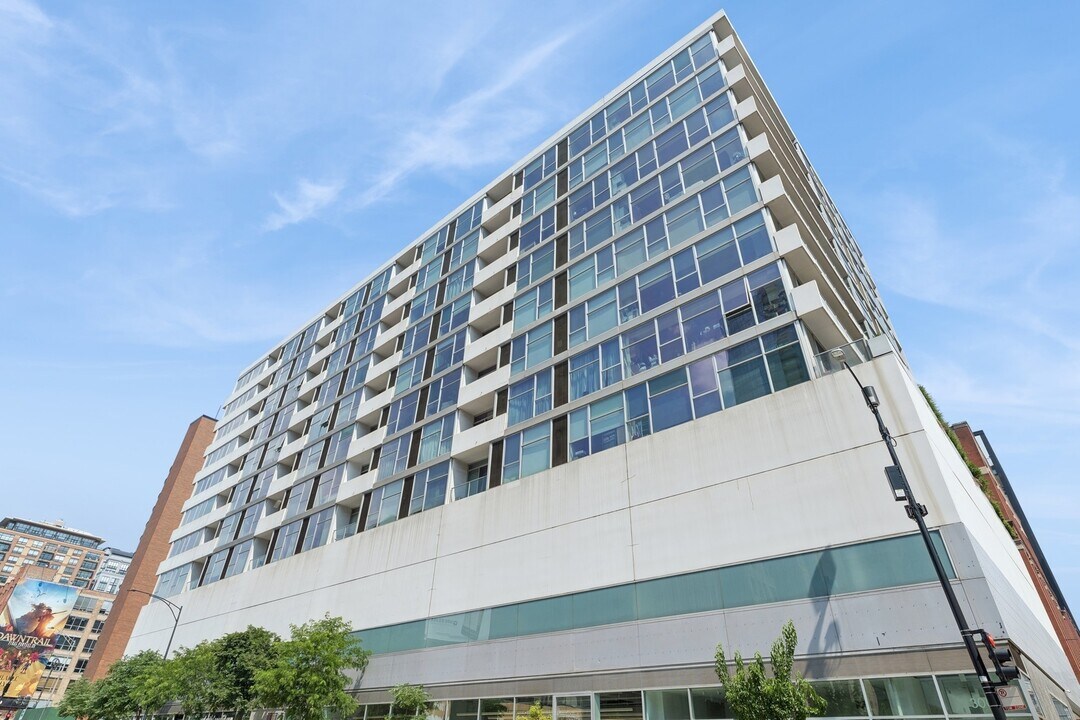 630 N Franklin St, Unit 1110 in Chicago, IL - Building Photo